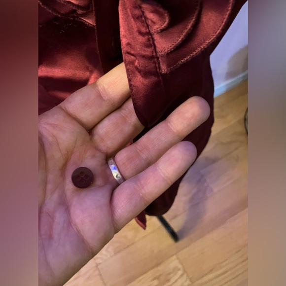 Burgundy colored silky Dynamite blouse size M - Picture 5 of 6